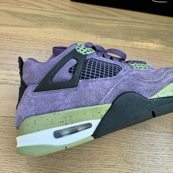 Pre owned 2022 Wmns Air Jordan 4 Retro 'Canyon Purple - Picture 5 of 9